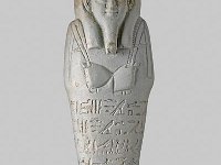 Aeg F 1  Aeg F 1, Saqqara, 26. Dynastie (ca. 712 - 664 v. Chr.), Necho II. bis Apries, Uschebti des Hor-ir-aa, Mattgrüne Fayence, H 18,1 cm, B 5,1 cm, T 4,7 cm : Bestandskatalog Ägypten, Museumsfoto: Claus Cordes